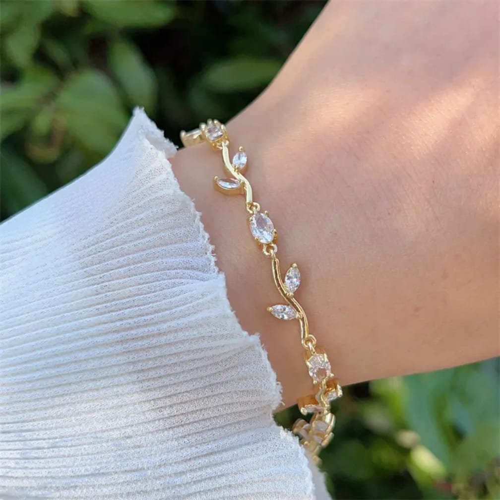 Tulip Bracelet - Premium Stainless Steel Elegant Women's Bracelet, Golden Red